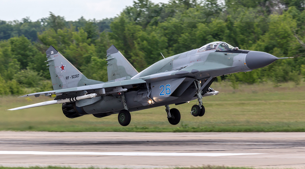 曾经令西方恐惧的r-73空空导弹,中国引进后发展新一代更胜一筹