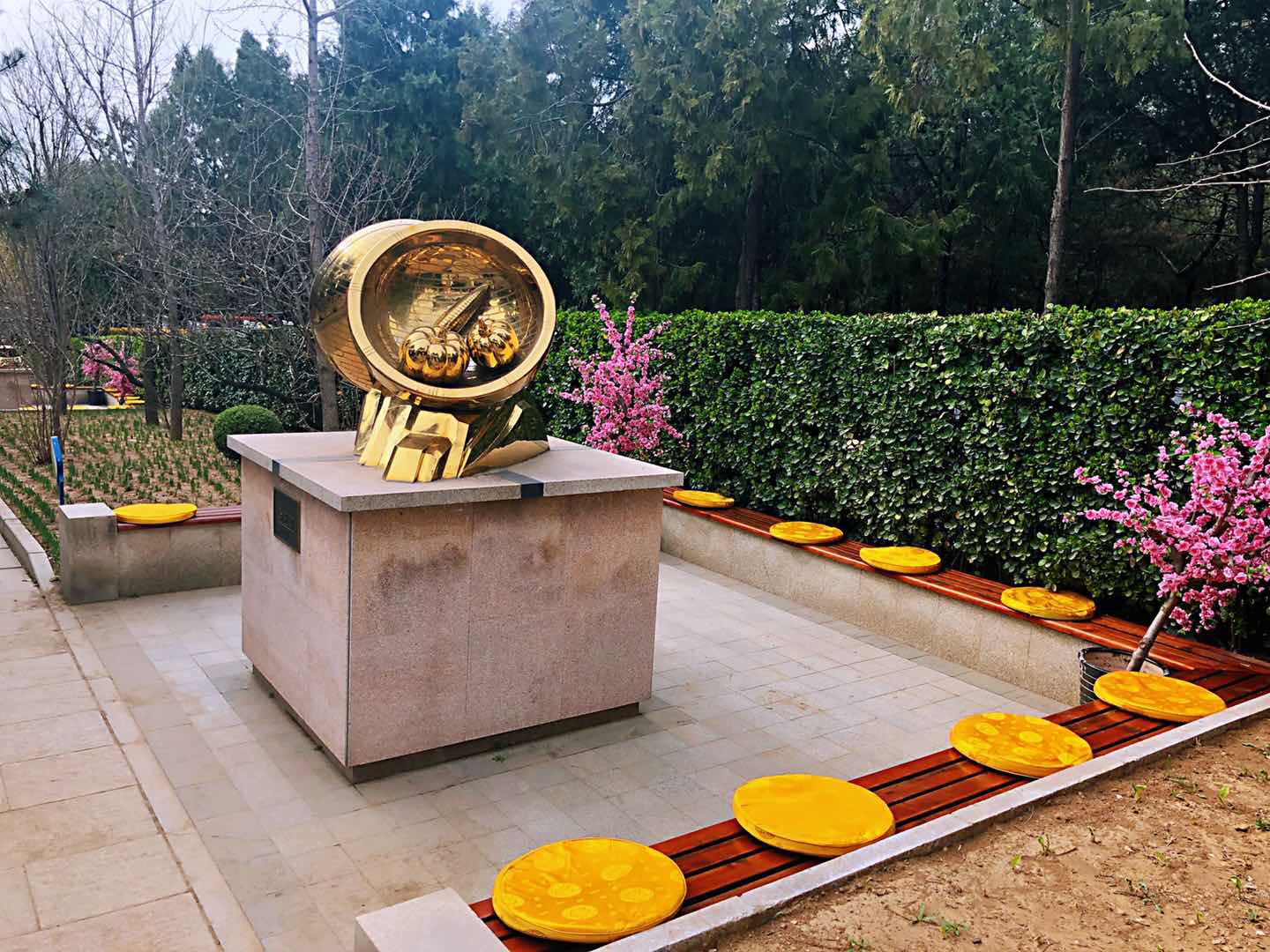 清明节八宝山人民公墓推34项便民服务,今年主推两种生态安葬方式