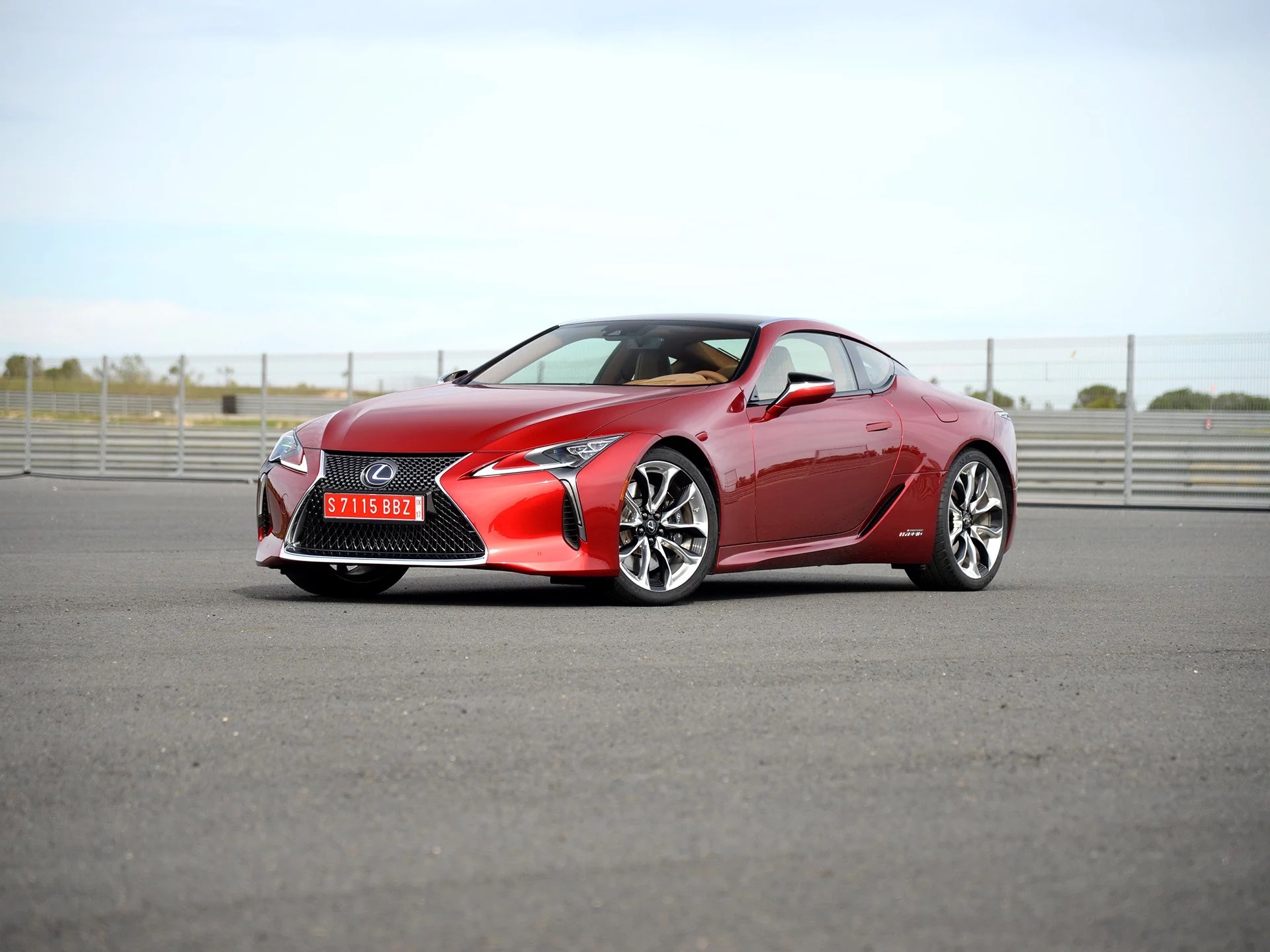 如果您要是追求极致的加速和操控那这款lc将不是你的最好选择,但对于