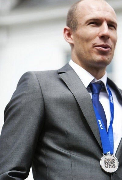 罗本35岁生快!拜仁10载豪夺19冠 若非伤病他能比肩梅罗?这些评论服了