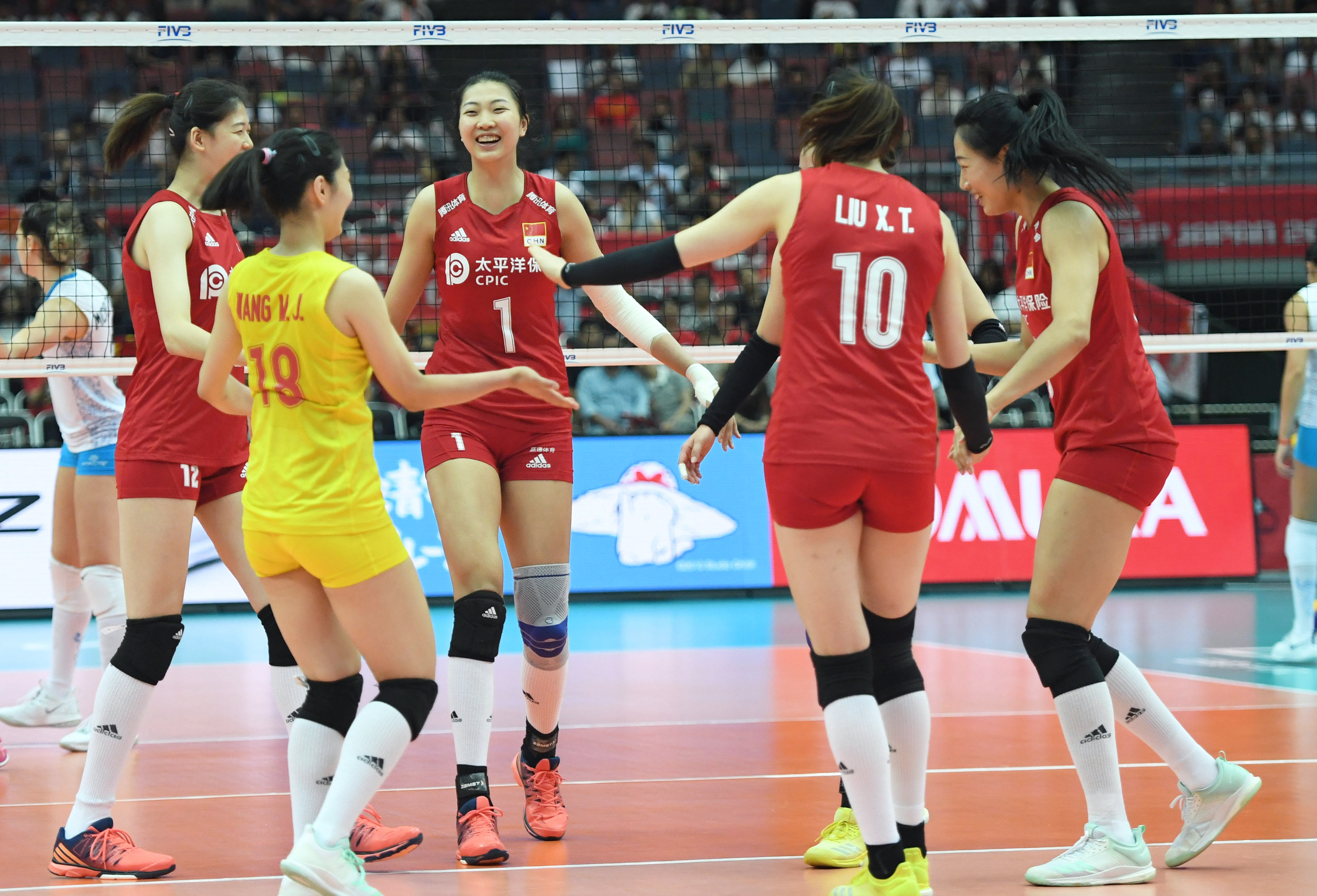 排球——女排世界杯:中国队十一连胜 成功卫冕(4)