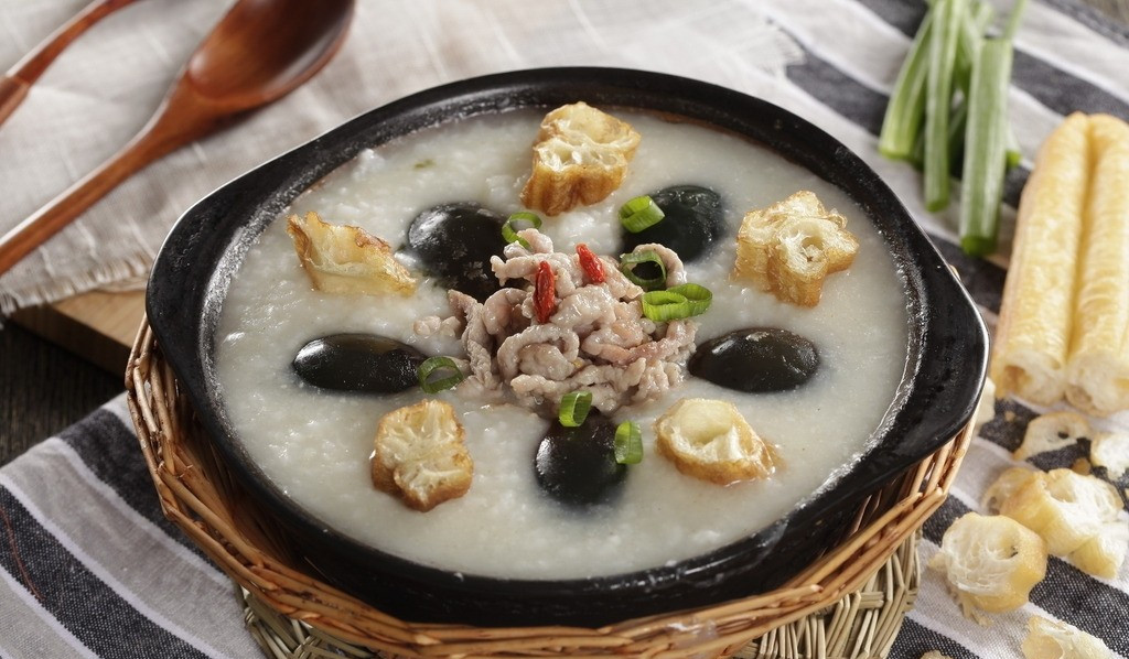 自制"皮蛋瘦肉粥",万万别直接放皮蛋,多加一步,粥里没腥味