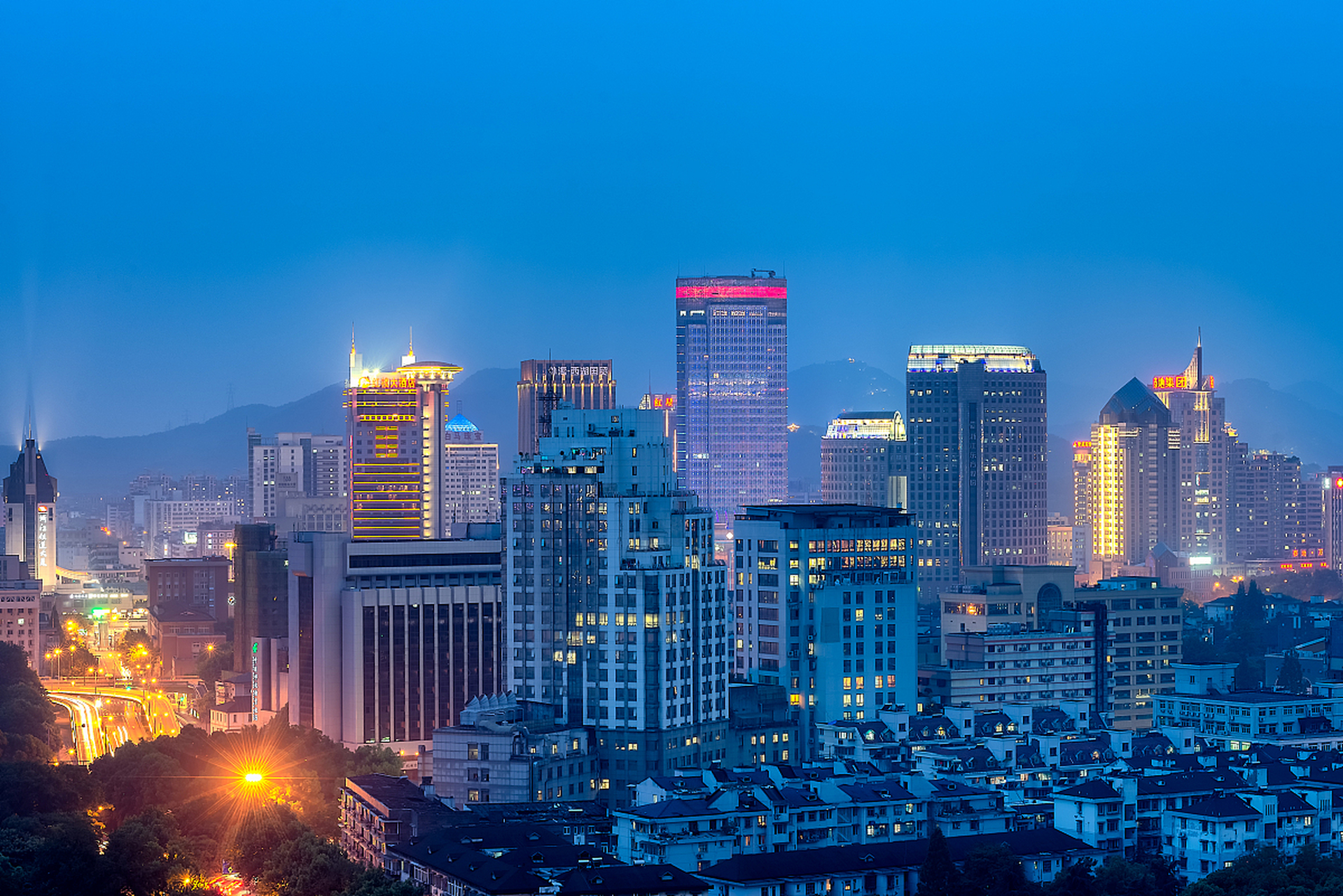 亚运会1001问#  杭州亚运会是一场国际性的体育盛会,同时也是一次