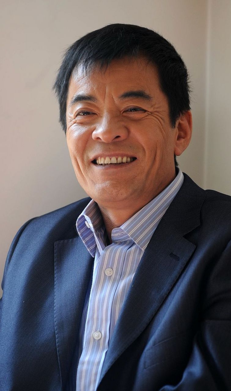 刘威:他以精湛的演技和丰富的表演经验著称,塑造了许多经典的角色,备