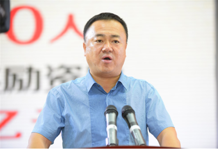 他是身价800亿的煤老板,宁夏首富,和马云,杨受成一样是慈善家