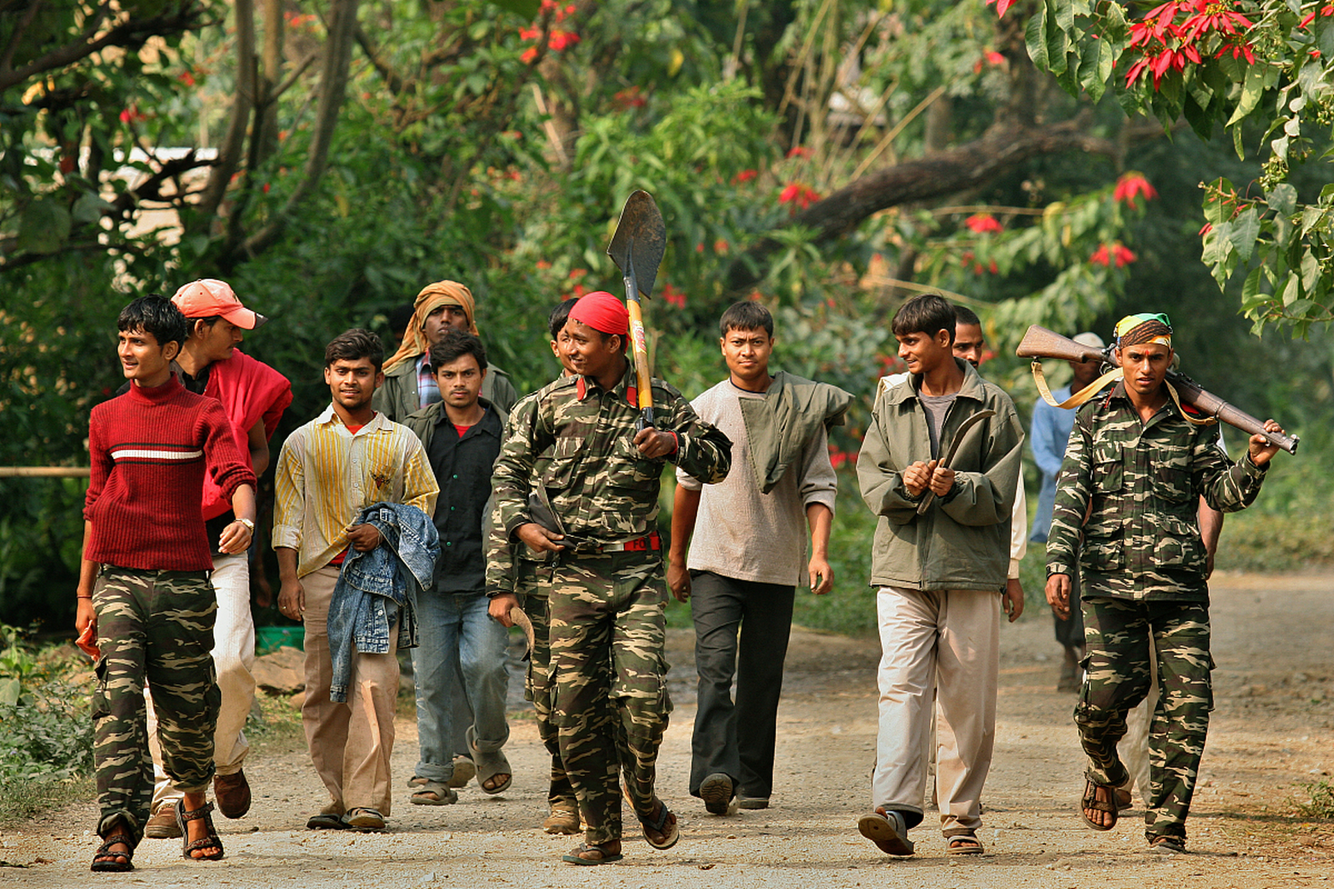 近日,偷渡到缅甸当雇佣军被判拘役的事件引爆了社交媒体.