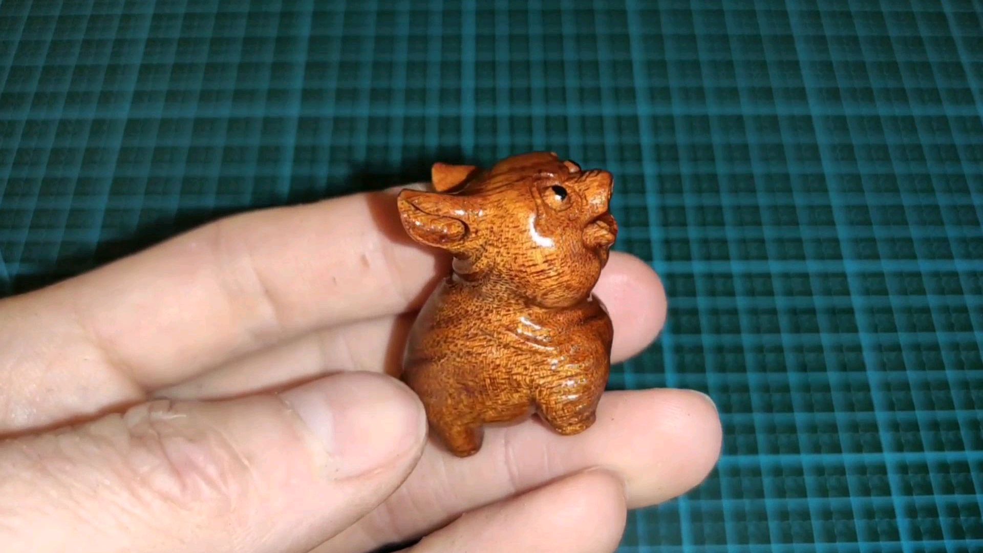 木雕猪,花梨木手工雕刻生肖猪