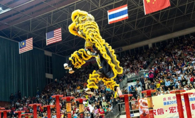 世界狮王争霸赛昨晚落下帷幕!藤县舞狮团获两冠军!