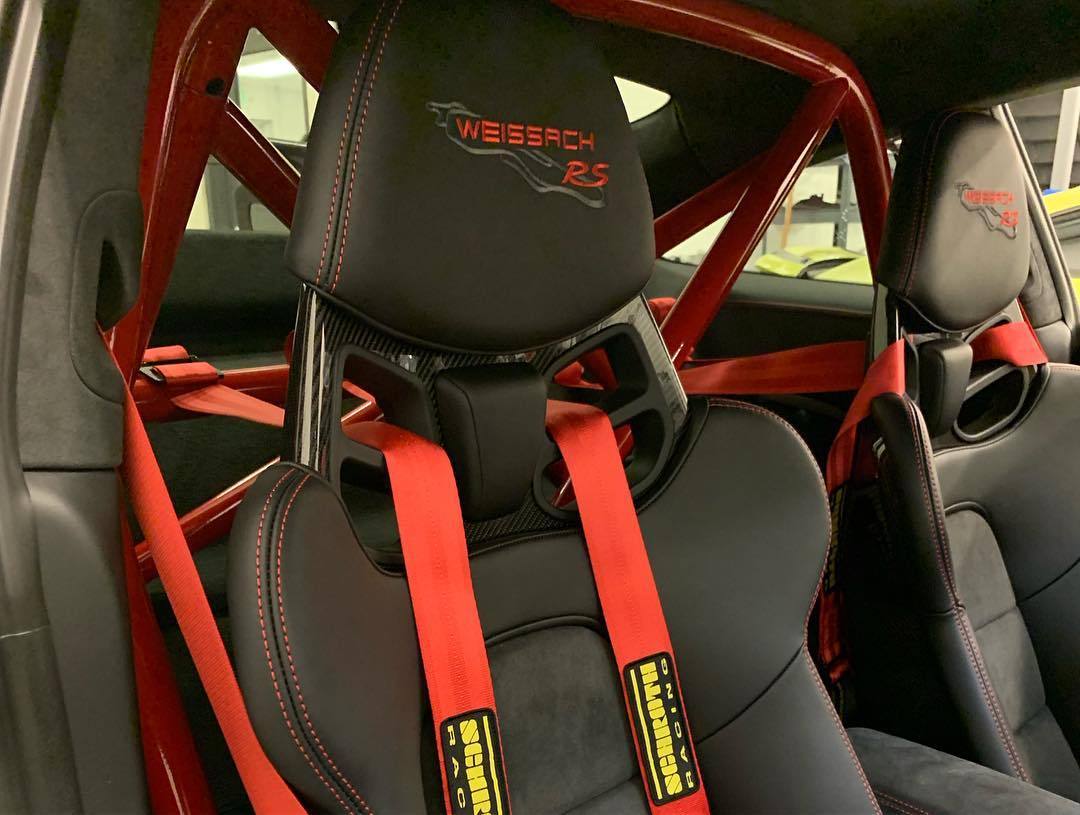 保时捷911换上红色的轮毂,真是显眼