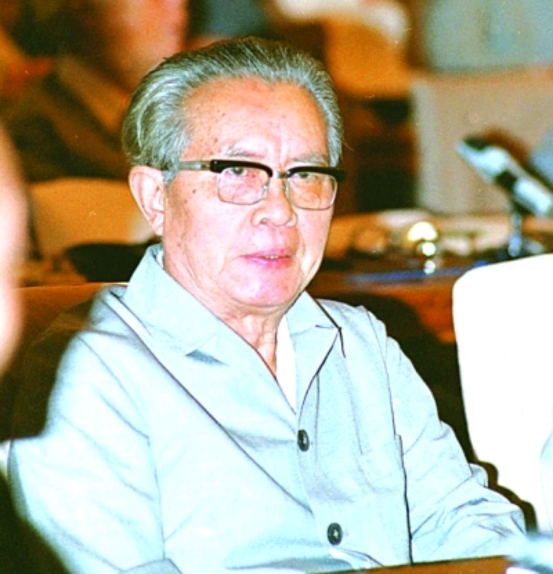 他是中共元老,"谈判专家",曾任国务院副总理,98岁去世