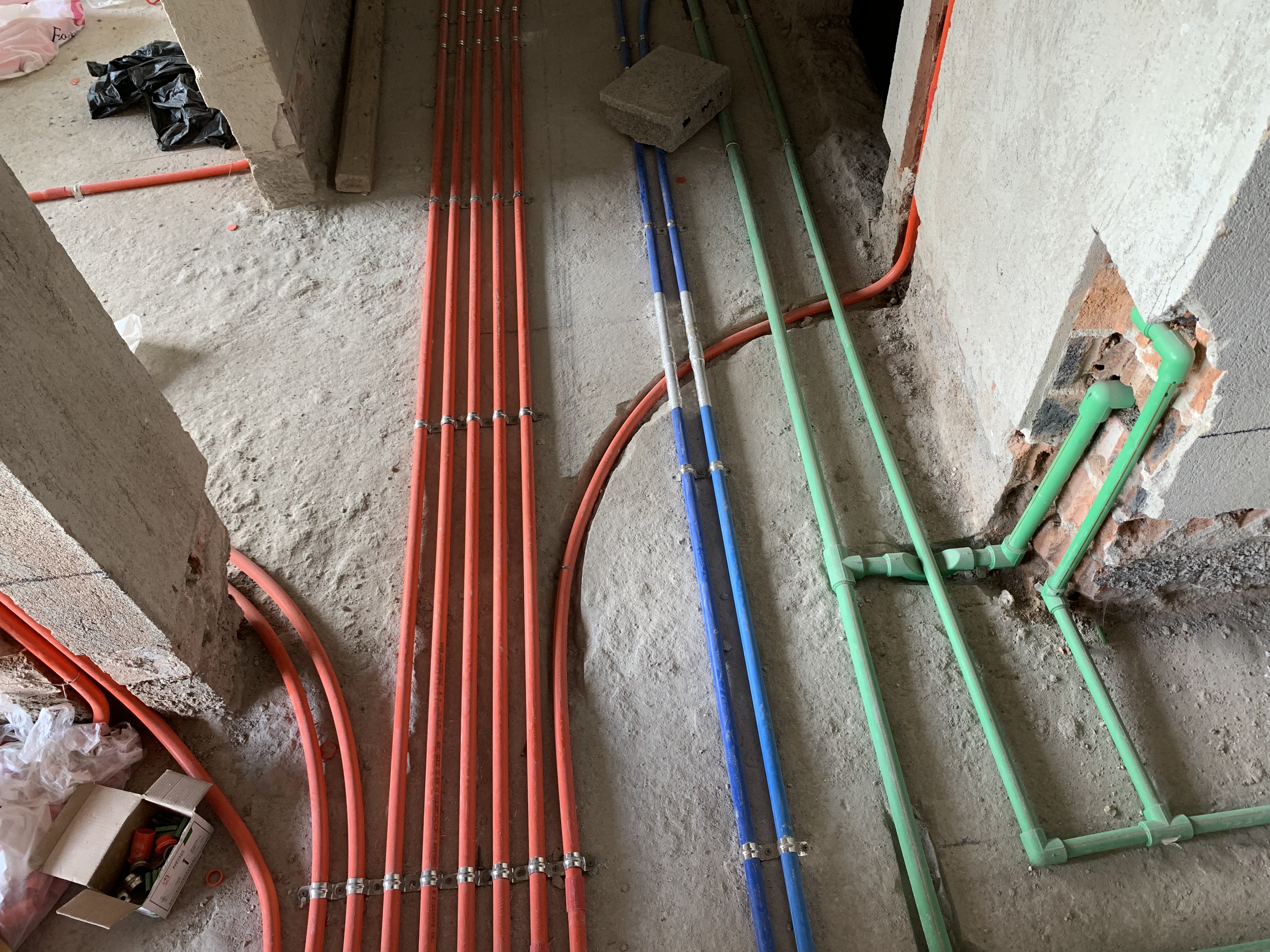 家装水电大孤弯工艺可以铺砖再穿线