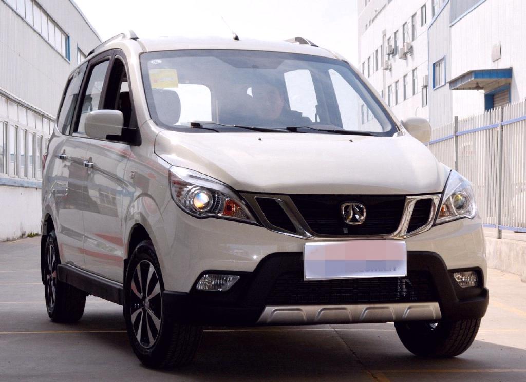 北汽威旺m35这款车的轮圈样式设计非常出色,配合轮胎的选择,主打舒适