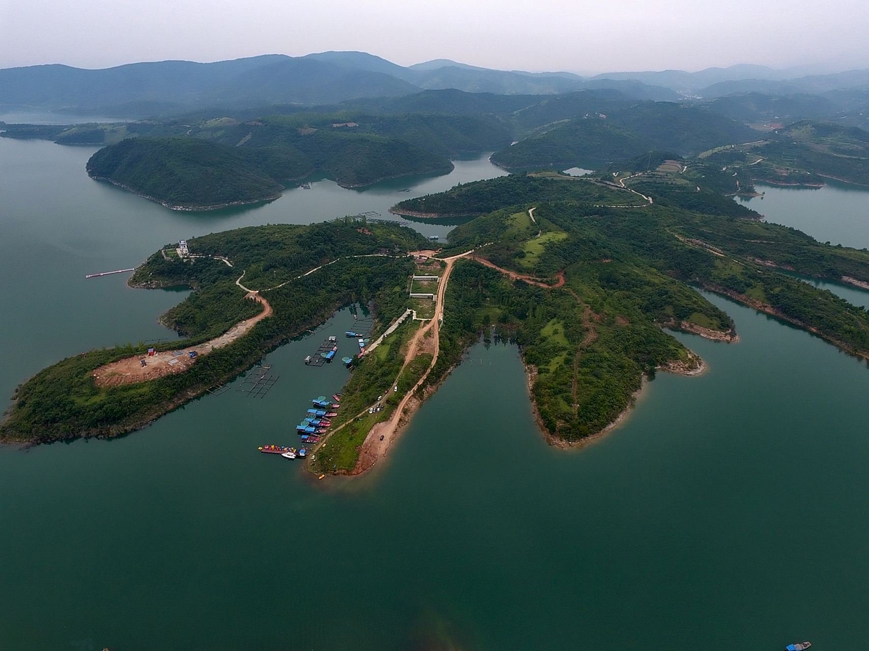 贵州旅游景点推荐:红枫湖风景名胜区.