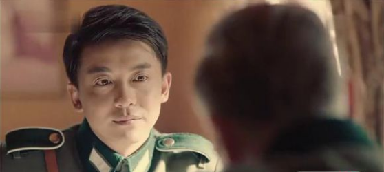 李佳航穿军装的样子你见过吗?网友:这不是张益达吗?