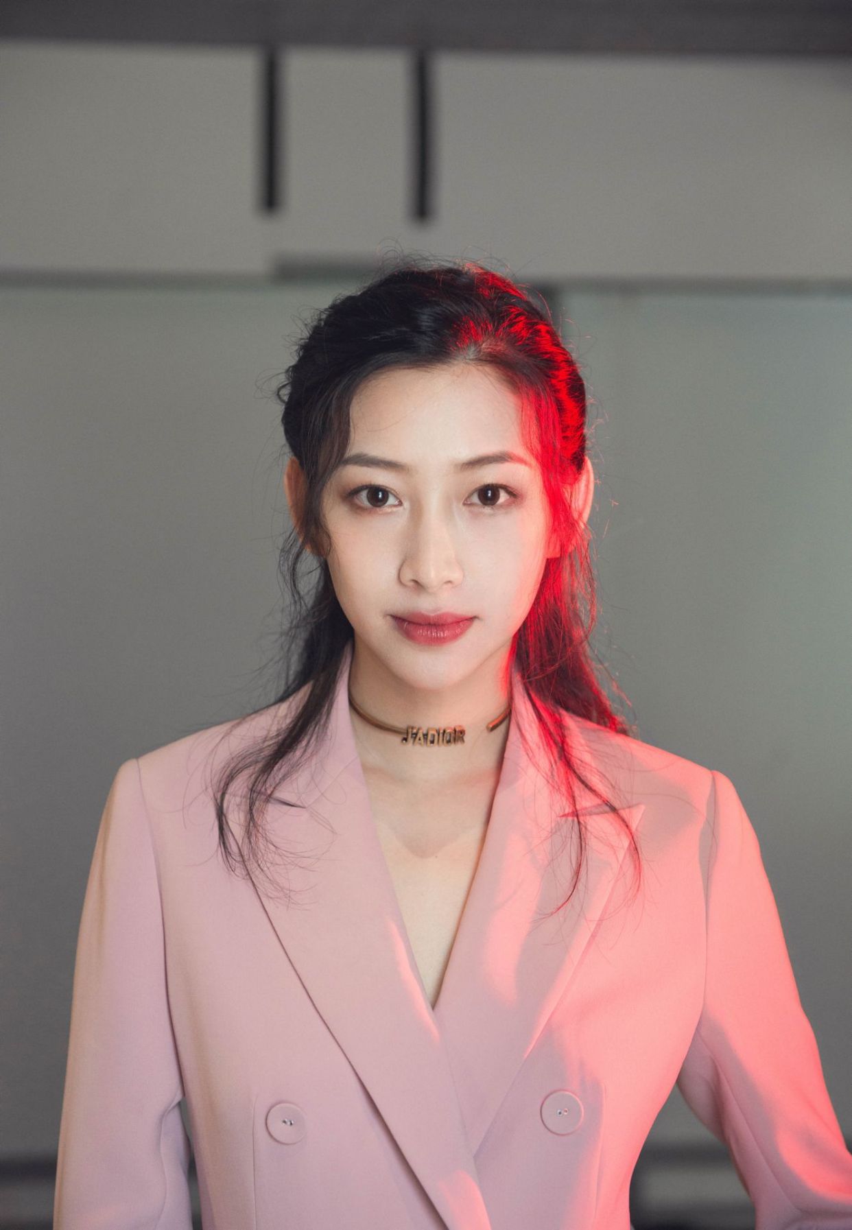 温雅作为主持人,玩起跨界来毫不含糊,特有气质