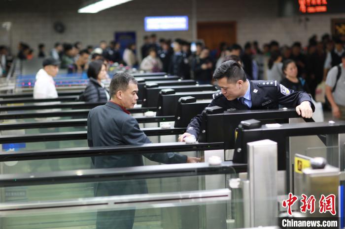 珠海边检所辖口岸春节假期日均出入境人数或超53万人次