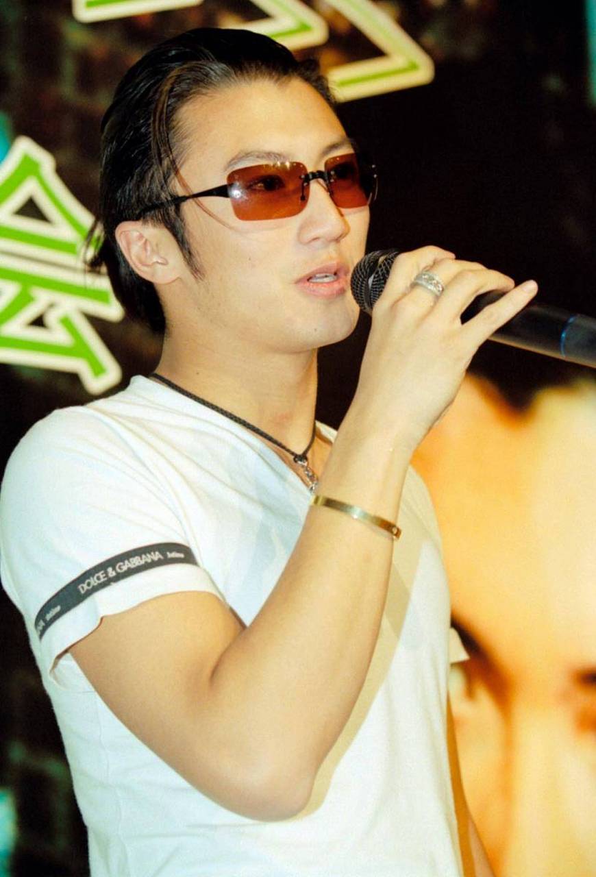 在一次交流中,谢霆锋观察到现代年轻人早早关心养老和养生问题.