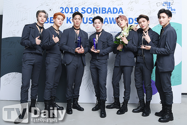 monstax斩获soba两座奖杯 后台采访&获奖感言大公开