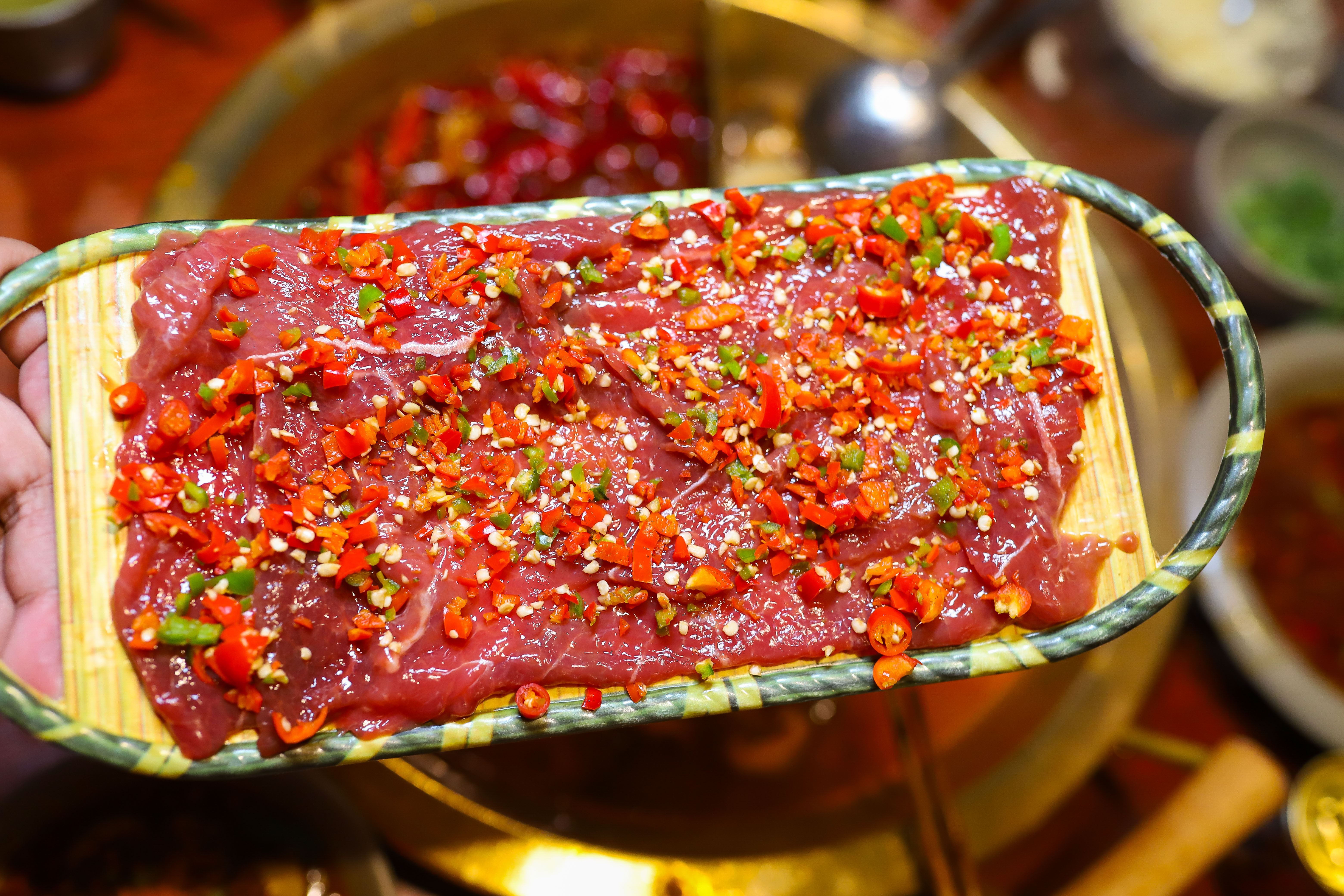 双椒霸王牛肉,混合了红,青两种辣椒搭配,牛肉吃起来很有肉味