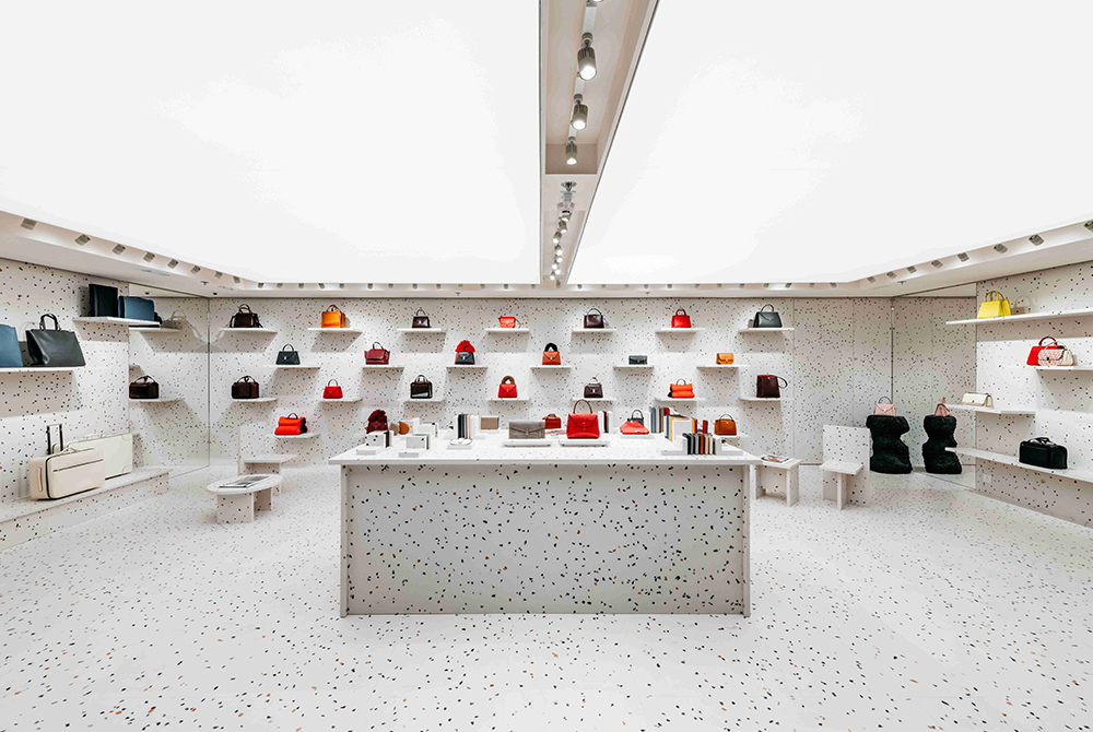 「专访」苏明玉竟有三只这牌子的包,valextra将如何把它卖给更多人?