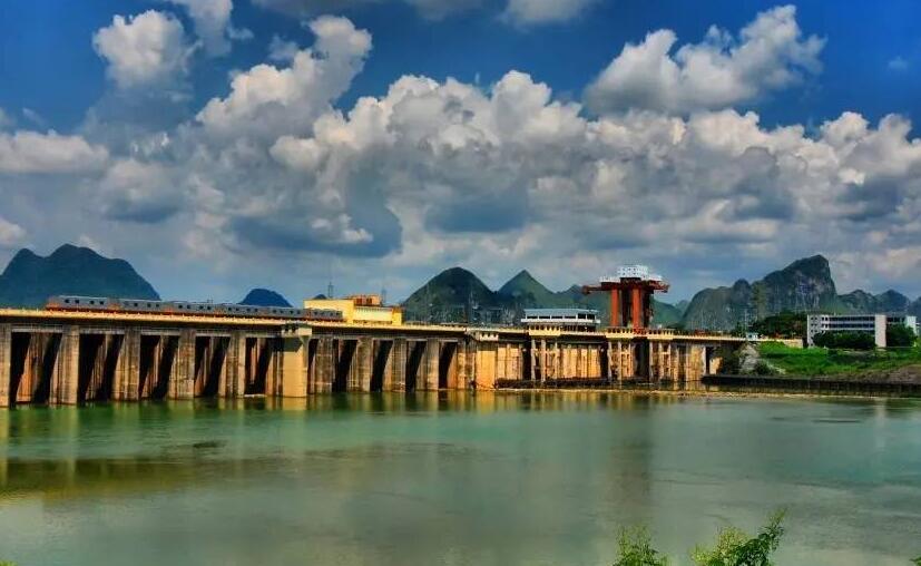 岩滩水电站位于红水河中游广西大化瑶族自治县境内,其东南距巴马县30