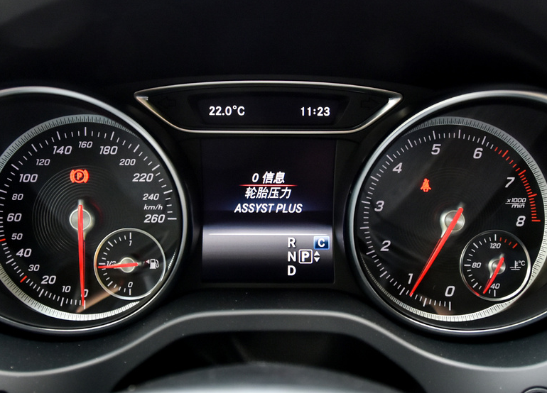 奔驰gla级这款车有饱满的车身线条,设计相当出色,内饰也很精致