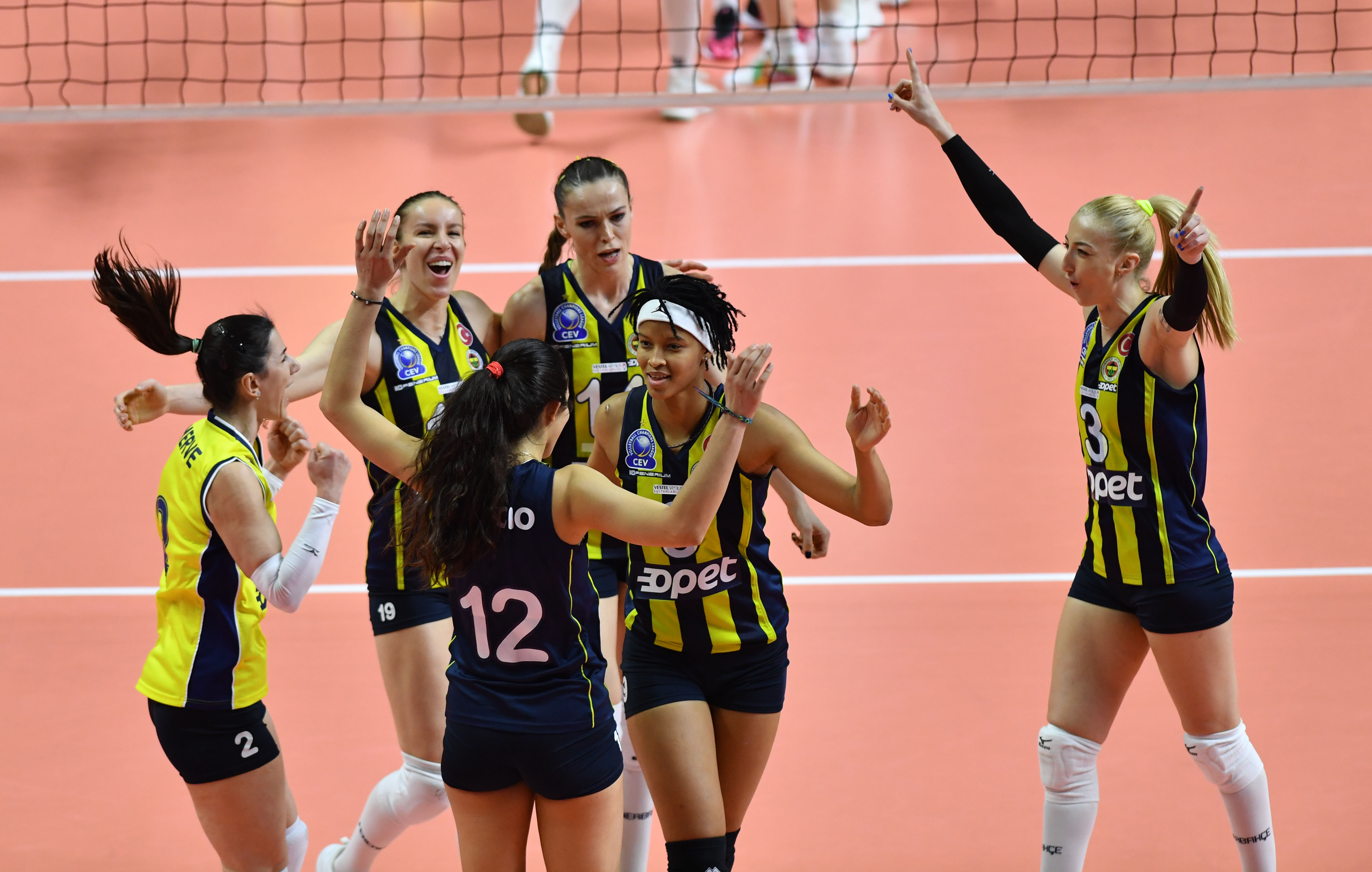 排球——女排欧冠:土耳其费内巴切晋级四强