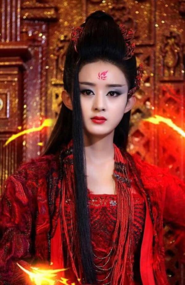 "画龙点睛"的花钿妆,花千骨霸气,凤九温柔,看到她被美哭了