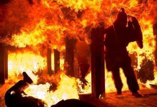 诸葛亮火烧藤甲兵为何自叹"必损阳寿"?火烧20万曹军为何无事?