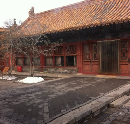 这才是清朝妃嫔们真实的住处,清冷异常,皇帝的卧室不足10平方米