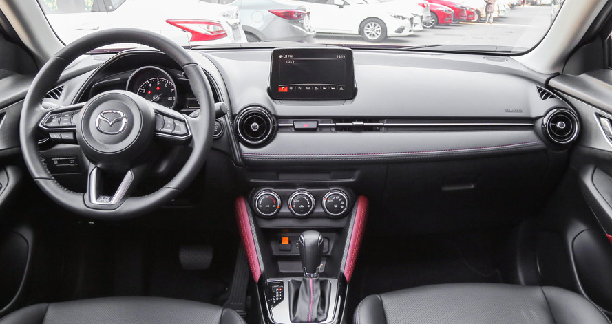 马自达cx-3内饰部分的设计很完美,采用了最高端的中控设计,是整车都