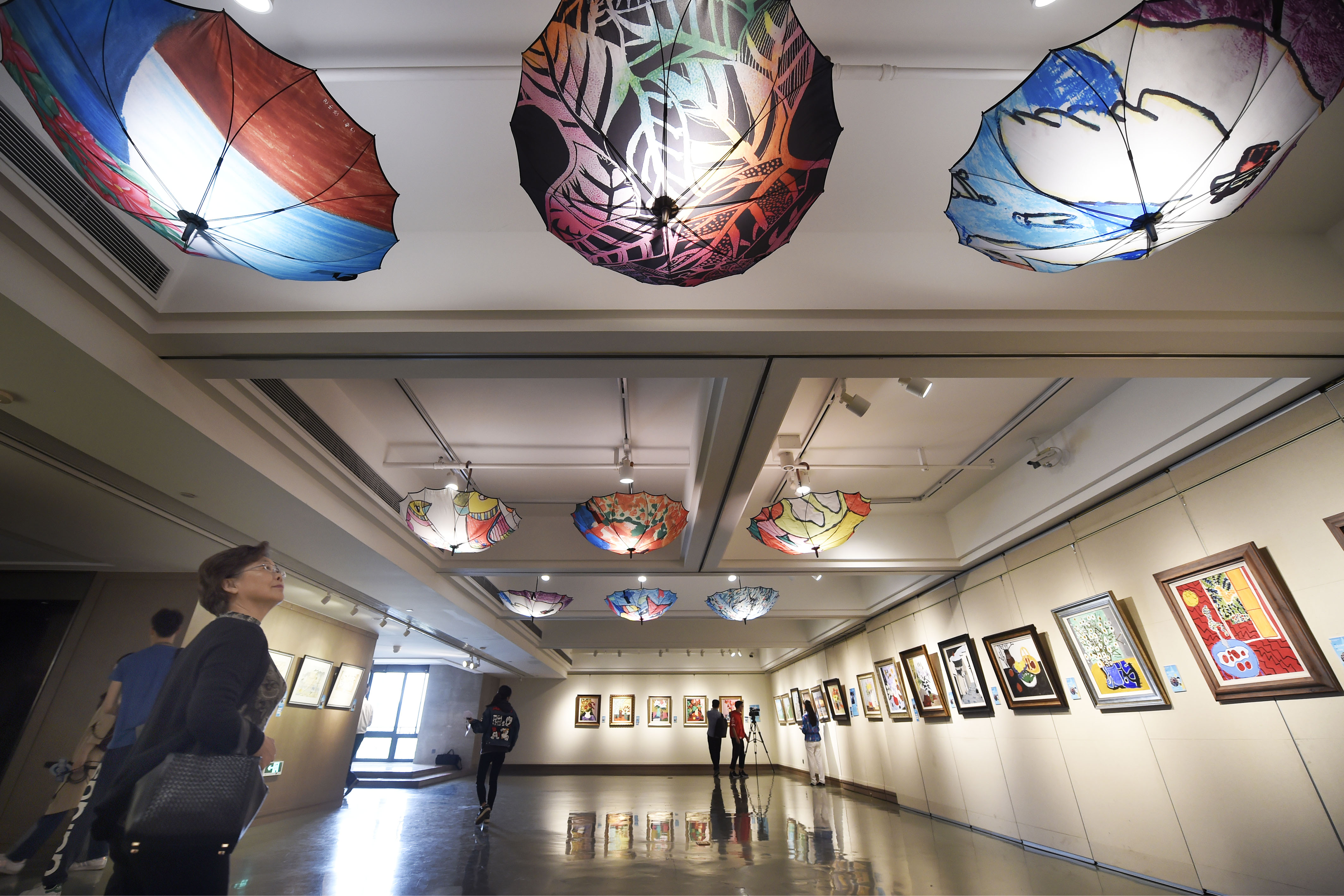 杭州举办"来自星星的画语"特殊学生公益画展(3)