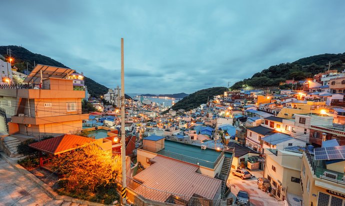 韩国釜山的甘川文化村庄,素有"釜山的圣托里尼"之称!