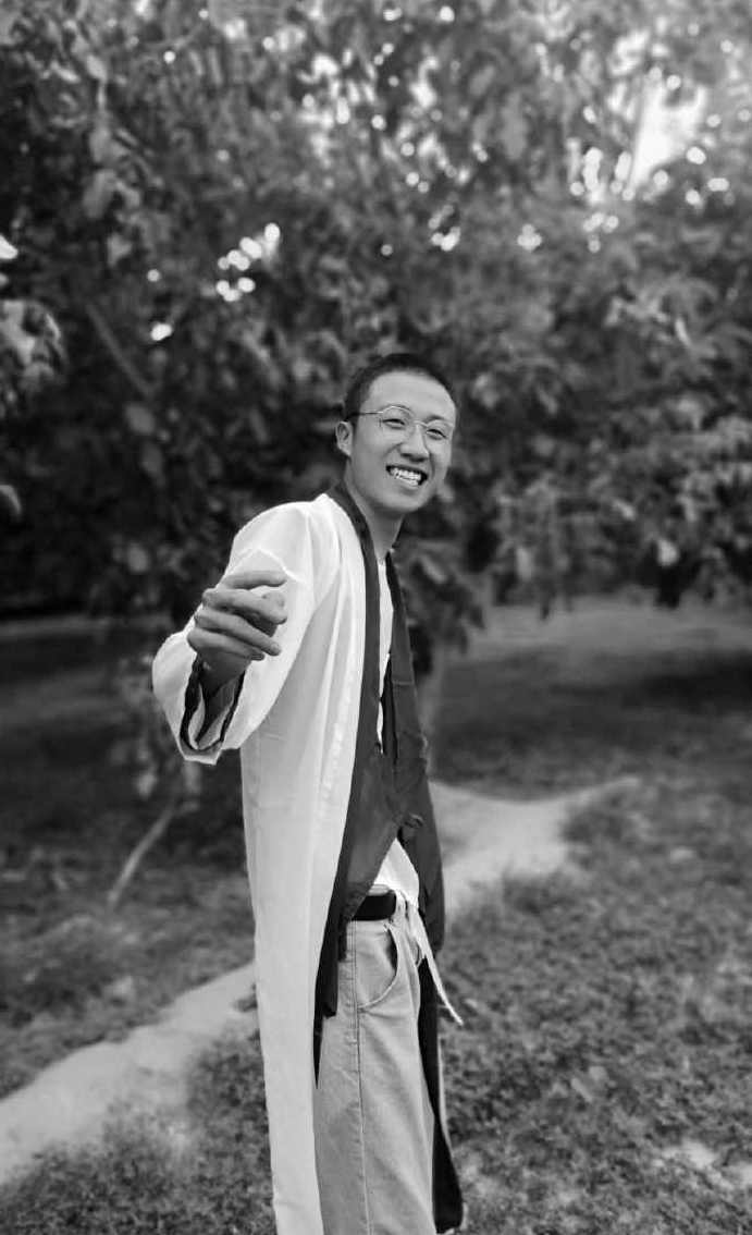 馕坑烤肉,维吾尔语称其为"吐努尔卡瓦谱"