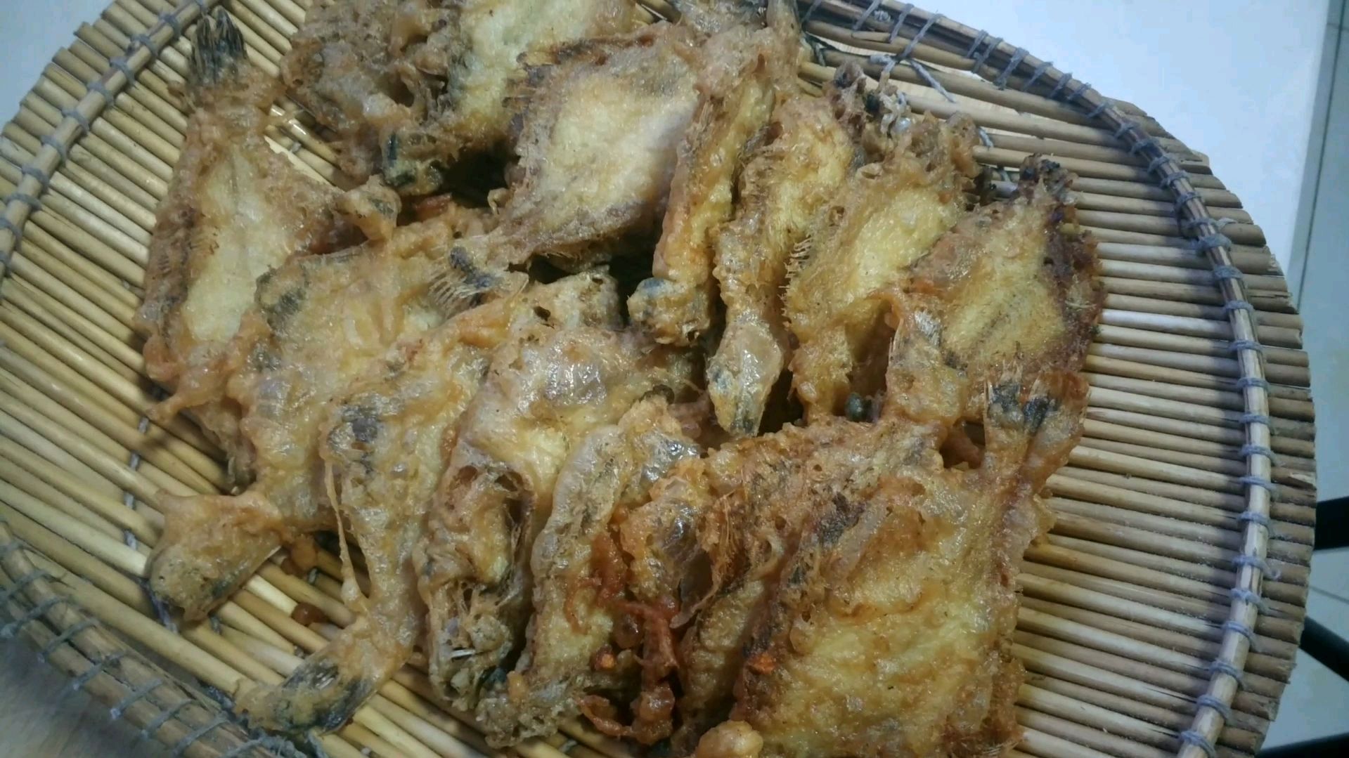 鹏鹏买了50块钱的高眼鱼,这样一炸,外酥里嫩太好吃了