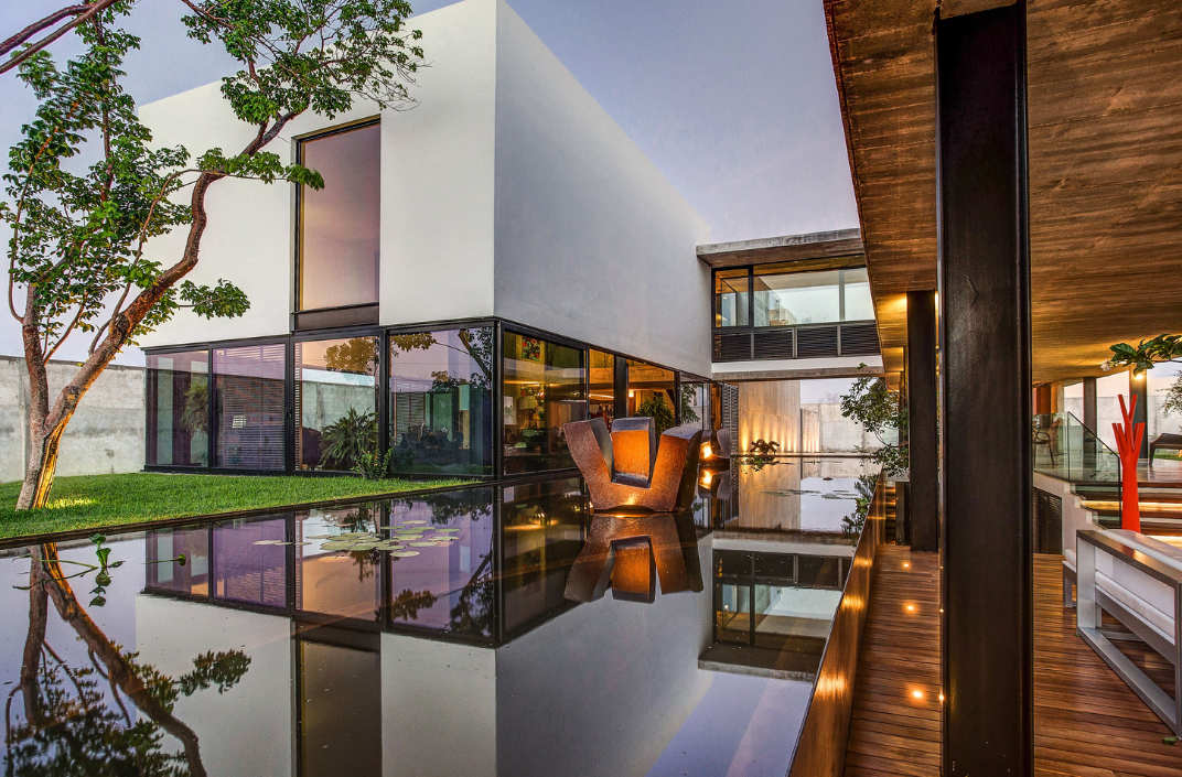 家居:底层架空的钢结构,清水混凝土别墅住宅设计!