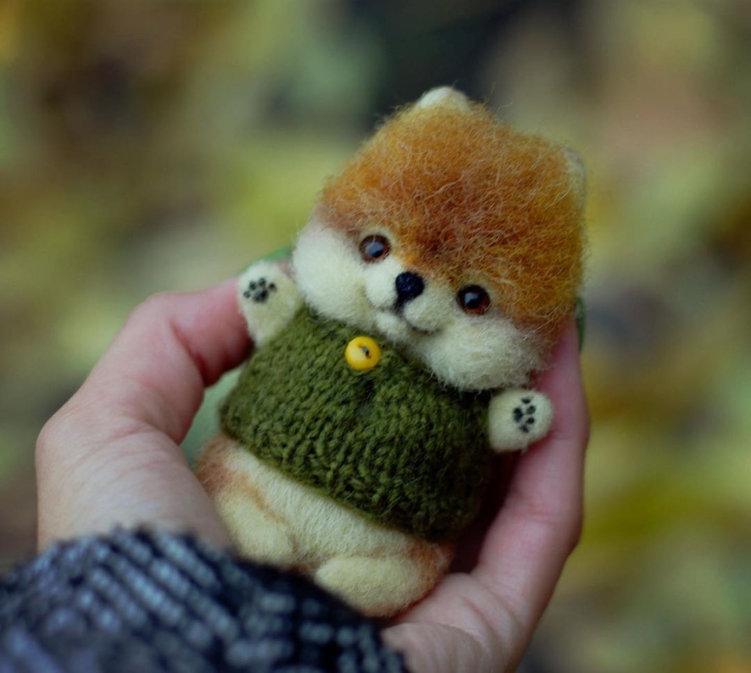 这位俄罗斯手工达人,把自己的样子做成了羊毛毡玩偶