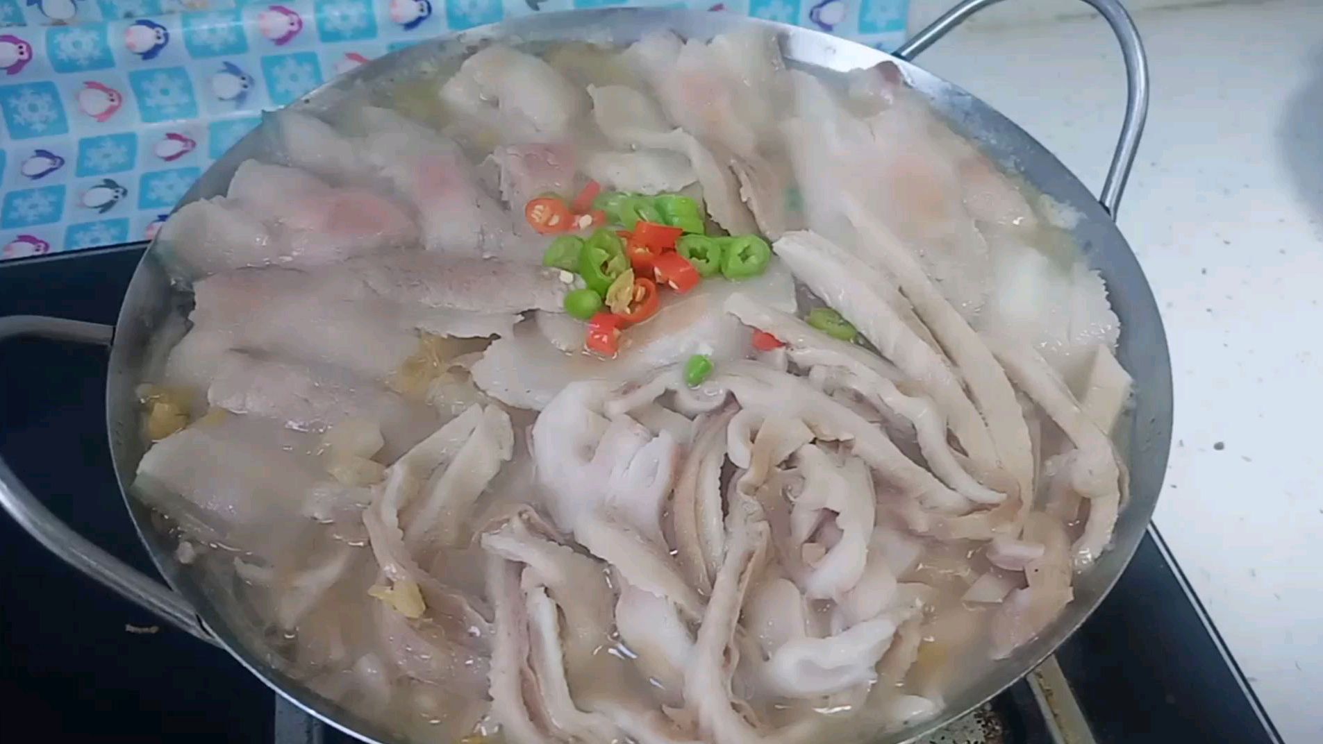 五花肉猪肚炖酸菜,太好吃了一次炖一锅吃个够