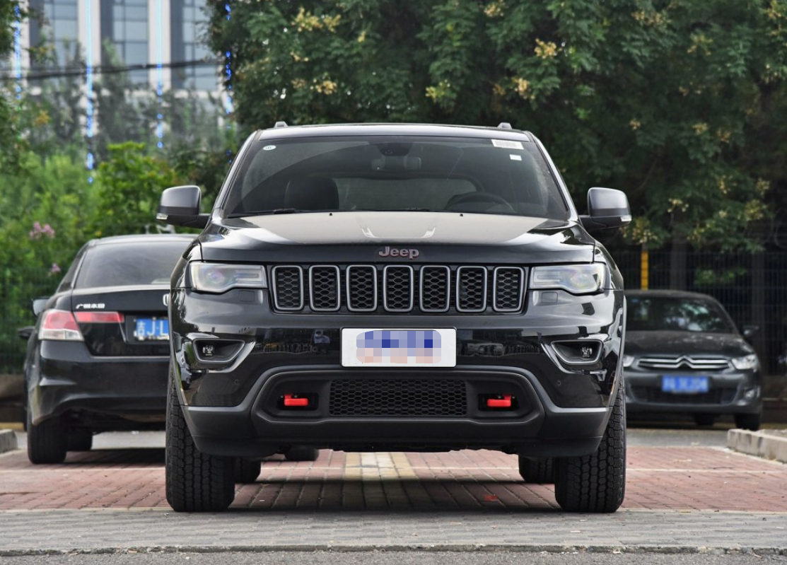 全新吉普大切诺基,搭载8速自动变速器,越野力强悍