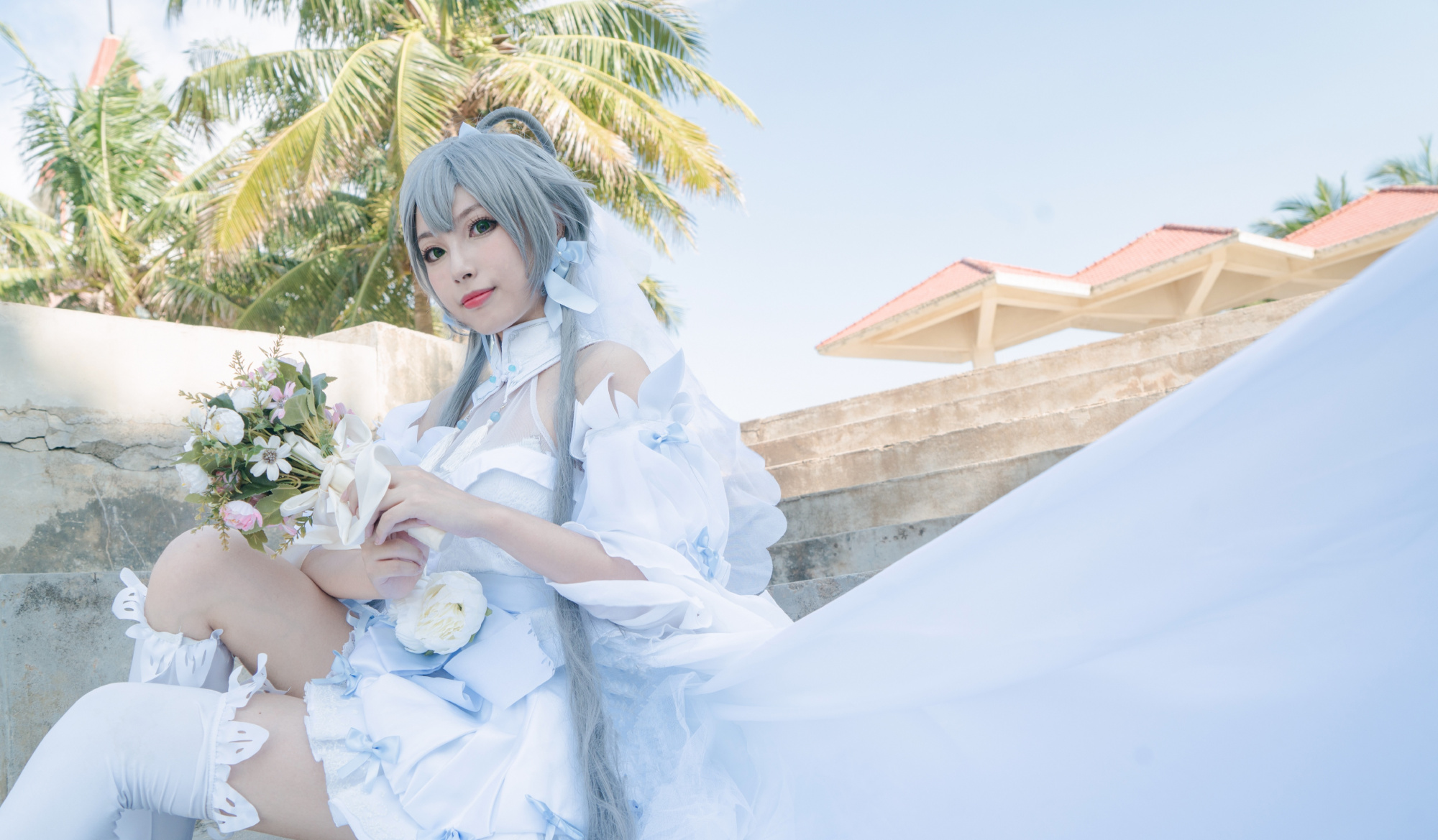 少女cos洛天依,穿一身纯白花嫁,只为能够成为你的一生挚爱