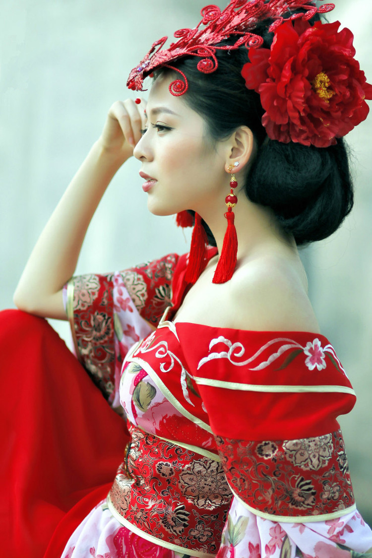 凤栖阁:古典美女-璀璨华裾络衣!