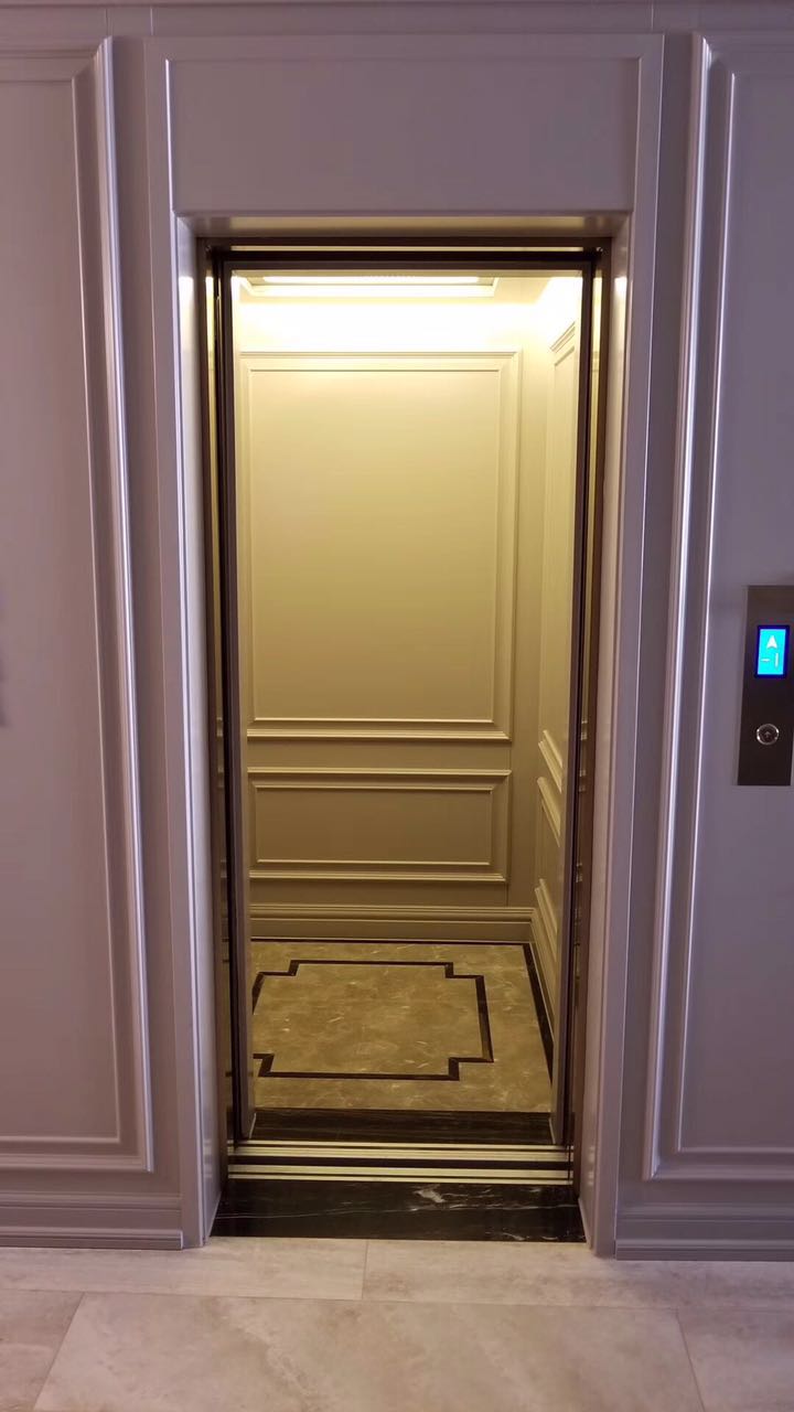 其中一种方式就是电梯的门板或者轿厢重新包装(如后期包铜)