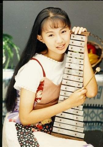 37岁卓依婷复出,又村又土不敢认,还没48岁的杨钰莹状态一半好
