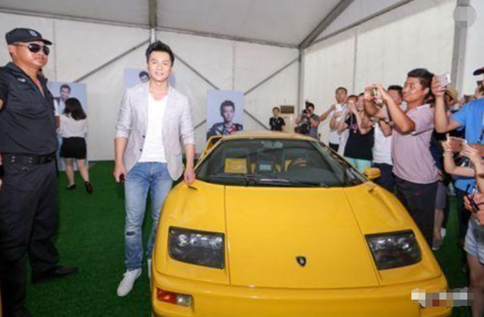 追她时李晨送1200万豪车,现和范冰冰分手,网友:车还吗?