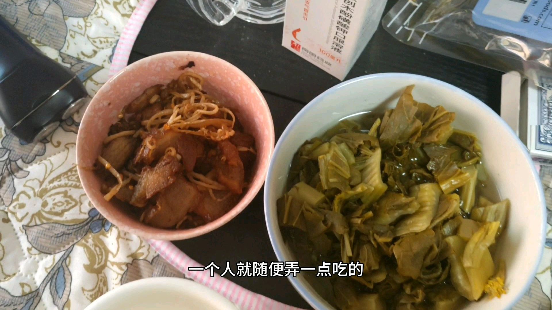 贵州特色的酸菜,感觉比肉好吃。一碗酸菜就搞定了一顿饭