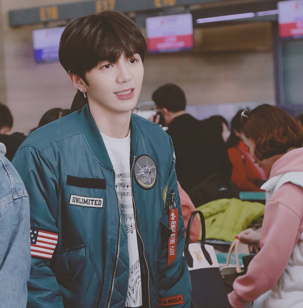 张丹峰儿子张浩锋签约乐华准备出道,这颜值你怎么看!