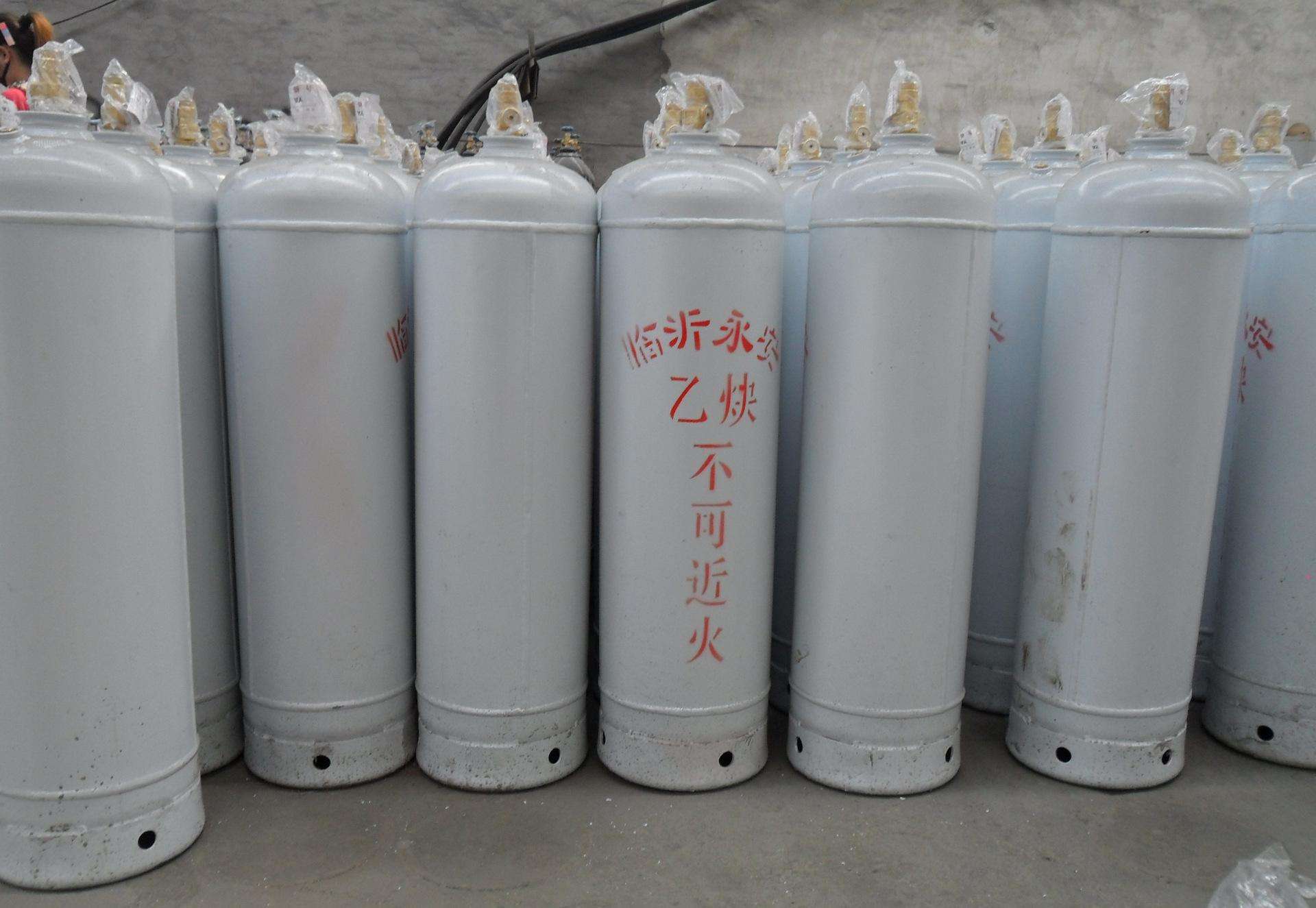 乙炔瓶:做气焊切割材料用   施工工器具 电焊机,电焊工具,气焊工具,钢