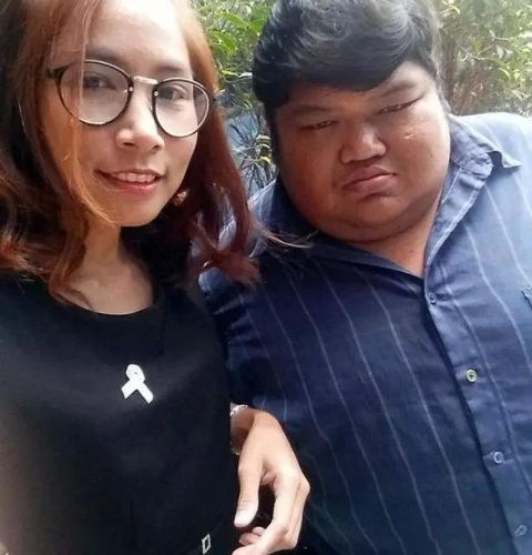241斤的肥胖丑男与美丽性感的护士相恋十年,希望尽快生子