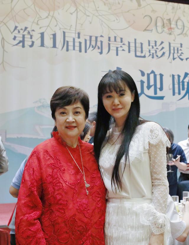 甄珍张如君为90岁大导暖寿 李行曾任"全球城市小姐大赛"评审长