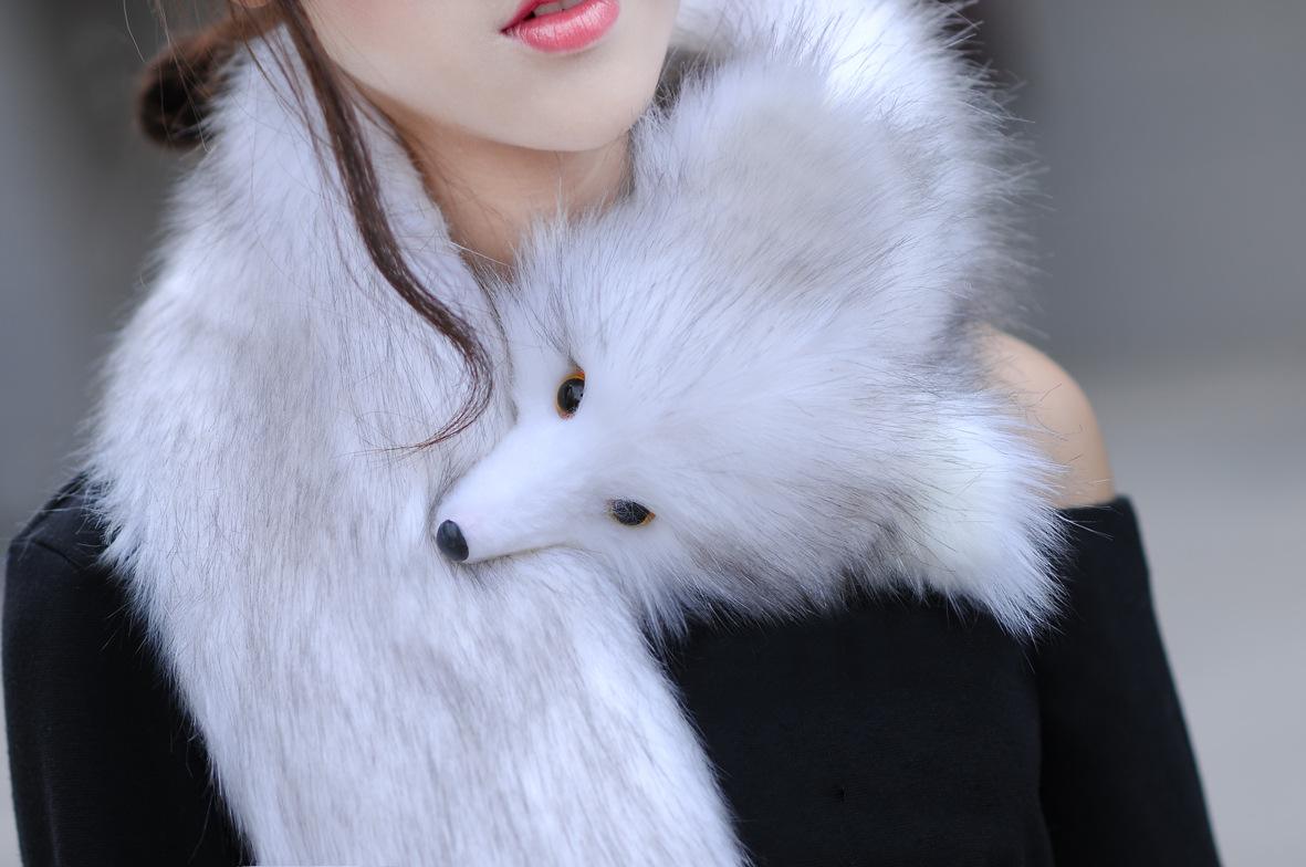 东北人冬季围在脖子上的狐狸围脖